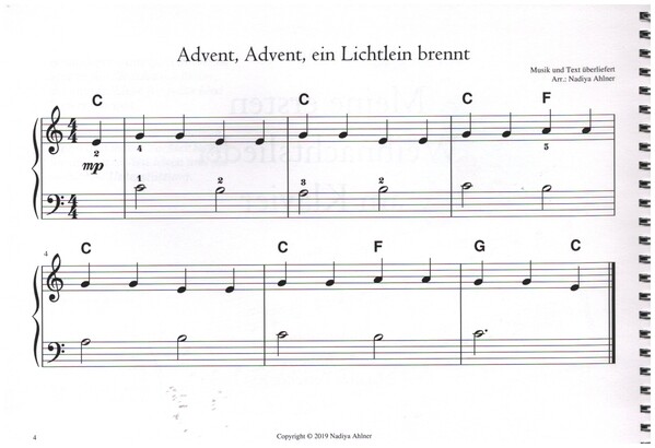 Meine ersten Weihnachtslieder am Klavier