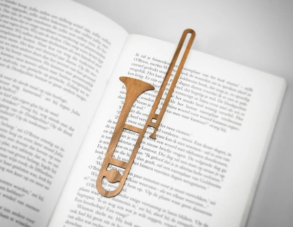 Lesezeichen Posaune Walnuss